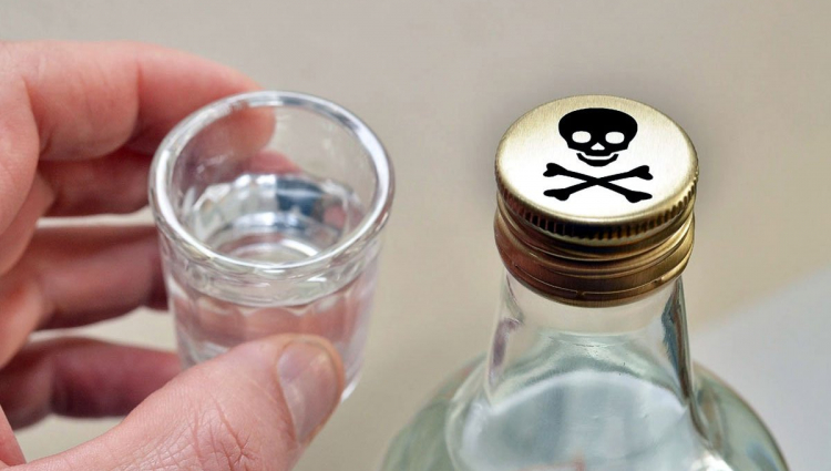 На Лівобережжі Кам’янського бармен продавала відвідувачам сурогатний алкоголь