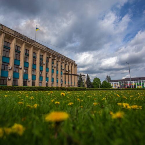 У Камʼянському провели 73-тю сесію міської ради: вирішувались 90 питань